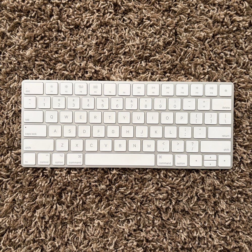 Apple Wireless White Keyboard